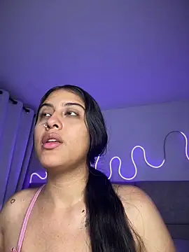 Snapshot of Abrilll2 chatting on March 18, 2:37 am Abrilll2 online show from March 18, 2:37 am