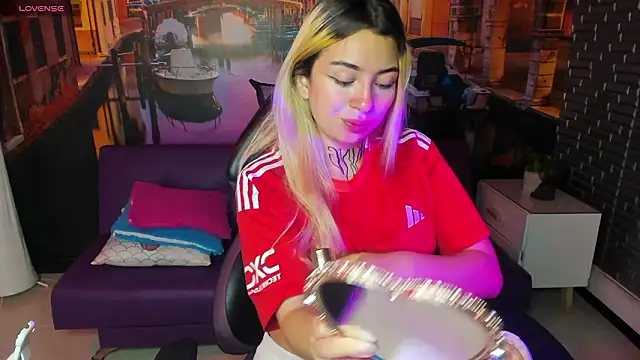 Snapshot of Tamaraa_velez chatting on March 15, 1:17 pm Tamaraa velez online show from March 15, 1:17 pm