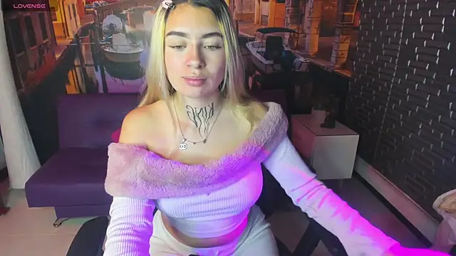 Snapshot of Tamaraa_velez chatting on March 16, 9:08 pm Tamaraa velez online show from March 16, 9:08 pm