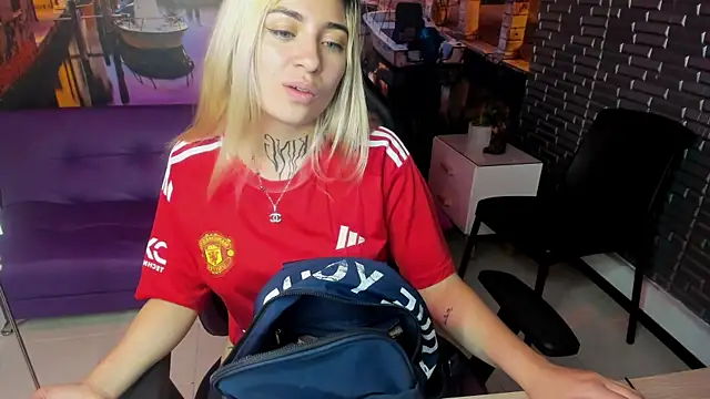 Snapshot of Tamaraa_velez chatting on March 21, 2:16 am Tamaraa velez online show from March 21, 2:16 am