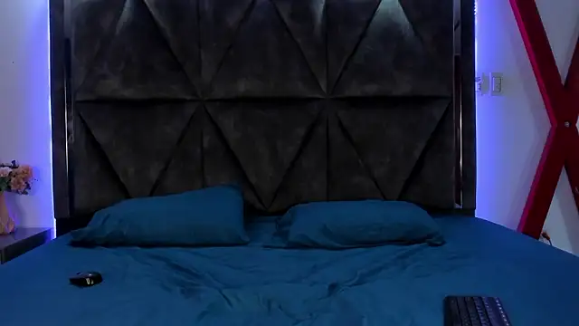 Snapshot of ChloeNix chatting on March 14, 4:18 am ChloeNix online show from March 14, 4:18 am