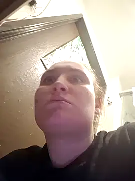 Snapshot of luckilyfound4 chatting on March 10, 5:45 am luckilyfound4 online show from March 10, 5:45 am