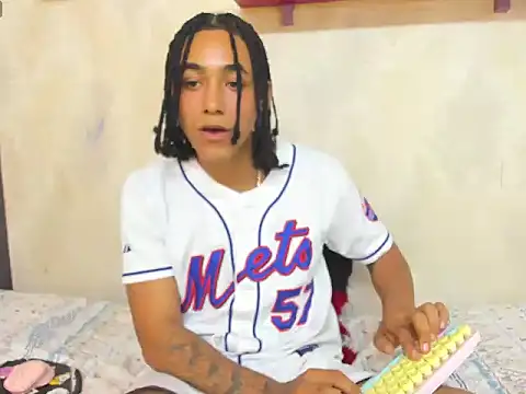 Snapshot of taylor_bigdick18 chatting on March 9, 10:14 pm taylor bigdick18 online show from March 9, 10:14 pm