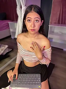 Snapshot of Lunaliaa_ chatting on March 12, 5:13 am Lunaliaa online show from March 12, 5:13 am