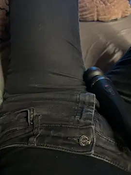 Snapshot of aleexii_s chatting on April 4, 7:00 pm aleexii s online show from April 4, 7:00 pm