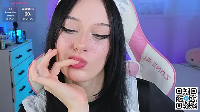 lunaramyy online show from April 3, 3:10 pm