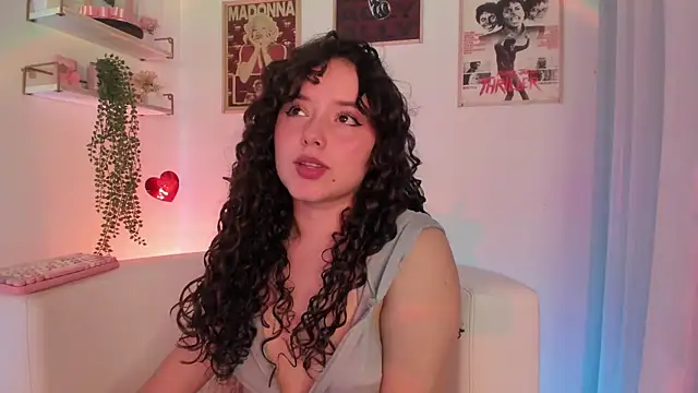 Snapshot of Ally_belle chatting on July 8, 9:30 pm Ally belle online show from July 8, 9:30 pm
