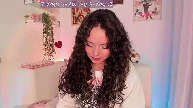 Snapshot of Ally_belle chatting on July 24, 10:30 pm Ally belle online show from July 24, 10:30 pm