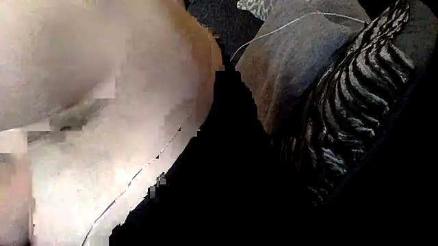 Snapshot of CurvyCatx chatting on March 11, 9:15 am CurvyCatx online show from March 11, 9:15 am