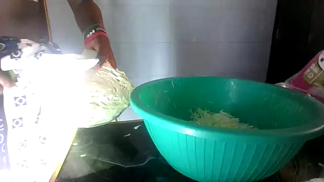 Snapshot of simphiwe23 chatting on April 2, 3:59 am simphiwe23 online show from April 2, 3:59 am