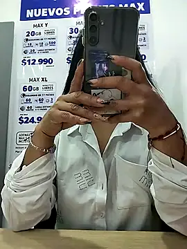 Snapshot of Luna--7 chatting on March 27, 12:27 pm Luna--7 online show from March 27, 12:27 pm