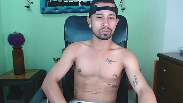 RichardWithe  online show from April 2, 12:14 pm