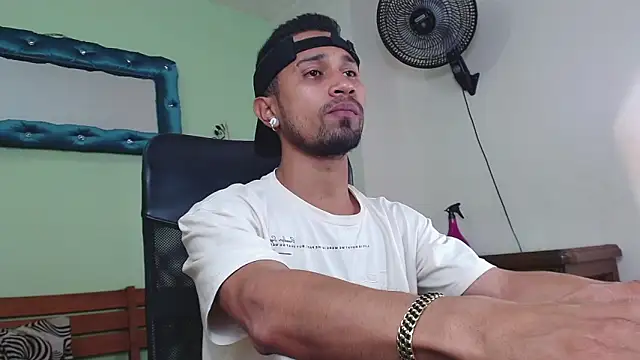 RichardWithe  online show from April 6, 12:06 pm