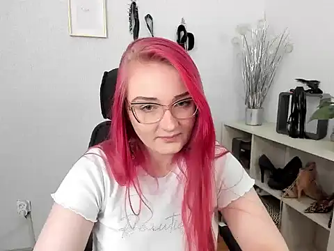 Snapshot of redkissruby chatting on March 20, 2:00 pm redkissruby online show from March 20, 2:00 pm