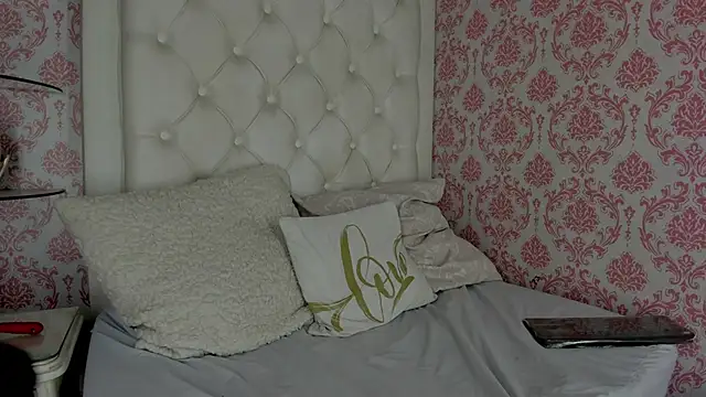 Snapshot of CYNTHIA_DANIELS chatting on April 4, 7:22 pm CYNTHIA DANIELS online show from April 4, 7:22 pm