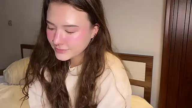 KristieKitty online show from May 6, 1:25 am