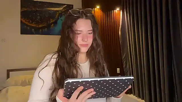 KristieKitty online show from May 18, 6:36 pm