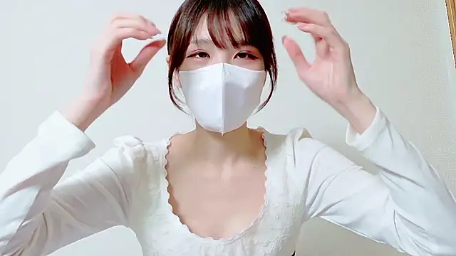 Snapshot of Mami_xoxo chatting on April 5, 5:37 am Mami xoxo online show from April 5, 5:37 am