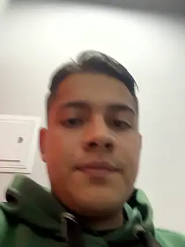 Snapshot of OliverTabordaa chatting on April 15, 8:42 pm OliverTabordaa online show from April 15, 8:42 pm