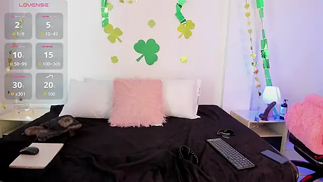 Snapshot of Eve-01 chatting on March 17, 7:28 pm Eve-01 online show from March 17, 7:28 pm