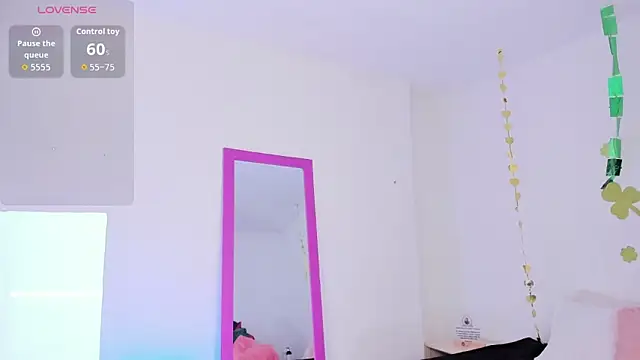 Snapshot of Eve-01 chatting on March 25, 6:58 pm Eve-01 online show from March 25, 6:58 pm