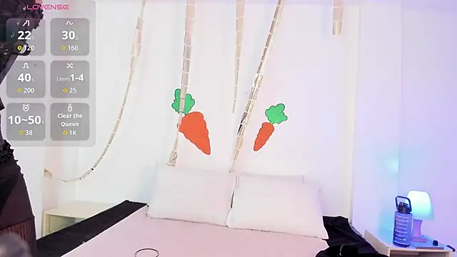 Snapshot of Eve-01 chatting on April 3, 7:23 pm Eve-01 online show from April 3, 7:23 pm