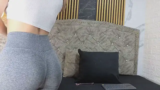 LyraenBlue online show from May 18, 6:25 pm