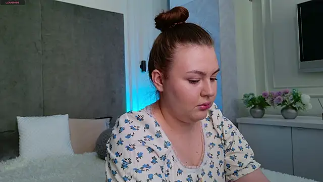 Mia Pearl online show from March 13, 12:45 pm