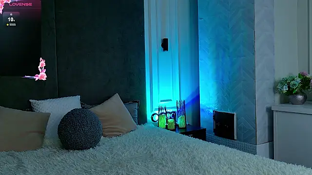 Mia Pearl online show from March 20, 7:02 am