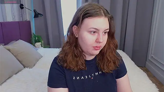 Mia Pearl online show from April 2, 7:28 am