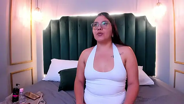 Snapshot of Amara_Divine chatting on March 17, 12:52 pm Amara Divine online show from March 17, 12:52 pm