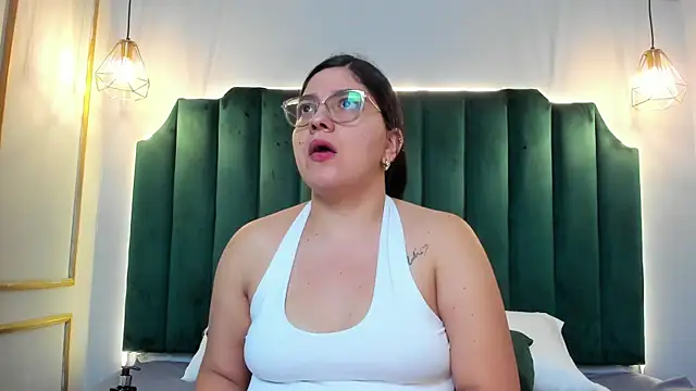 Snapshot of Amara_Divine chatting on April 4, 12:46 pm Amara Divine online show from April 4, 12:46 pm