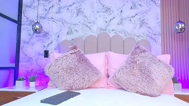 KiaraCurly online show from April 1, 1:41 pm