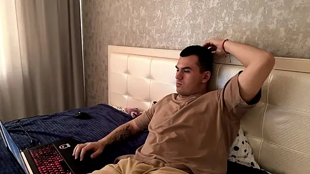 Snapshot of AlexRay22 chatting on March 28, 10:04 am AlexRay22 online show from March 28, 10:04 am