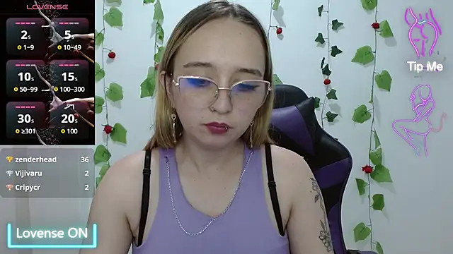 Snapshot of LiaRobertss_ chatting on March 27, 8:26 am LiaRobertss online show from March 27, 8:26 am