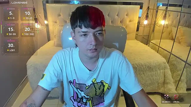 Snapshot of Santiago_morgan chatting on March 5, 10:39 pm Santiago morgan online show from March 5, 10:39 pm