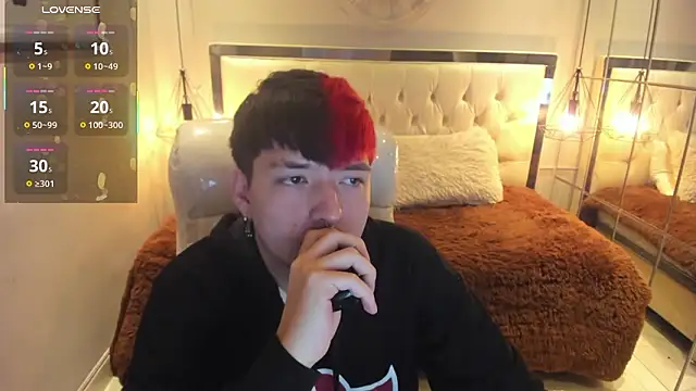 Snapshot of Santiago_morgan chatting on March 18, 10:02 pm Santiago morgan online show from March 18, 10:02 pm