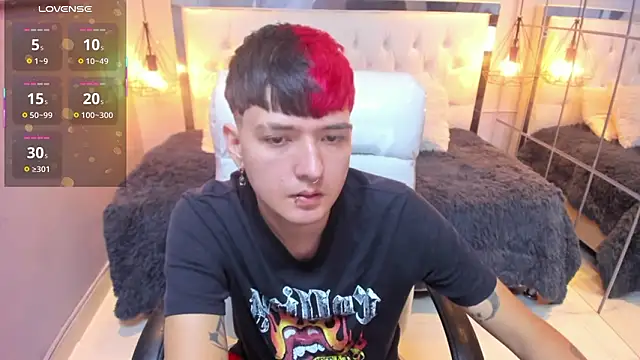 Snapshot of Santiago_morgan chatting on March 20, 10:25 pm Santiago morgan online show from March 20, 10:25 pm