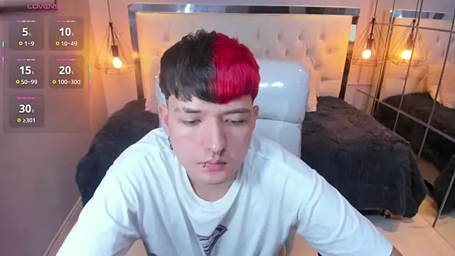 Snapshot of Santiago_morgan chatting on March 22, 10:24 pm Santiago morgan online show from March 22, 10:24 pm