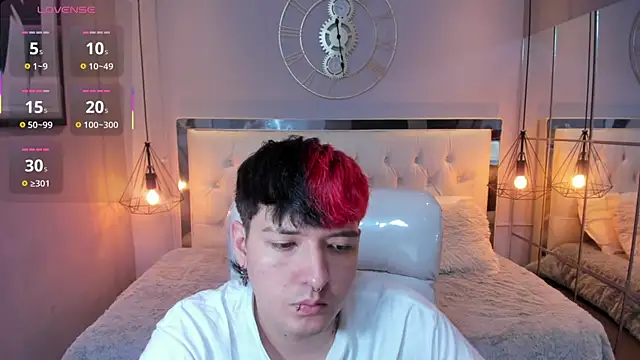 Snapshot of Santiago_morgan chatting on April 4, 10:18 pm Santiago morgan online show from April 4, 10:18 pm