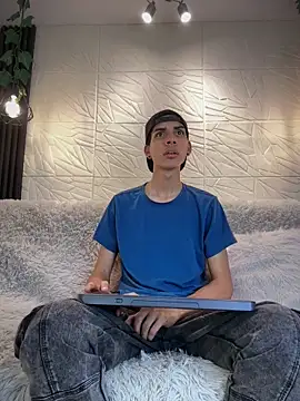 Snapshot of dave_925_ chatting on March 14, 5:18 pm dave 925 online show from March 14, 5:18 pm