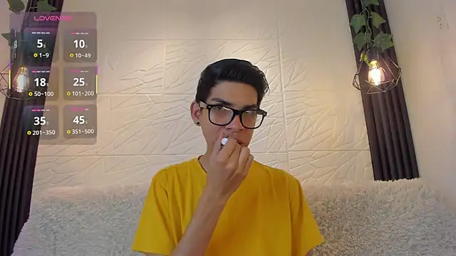 Snapshot of dave_925_ chatting on April 1, 5:10 pm dave 925 online show from April 1, 5:10 pm