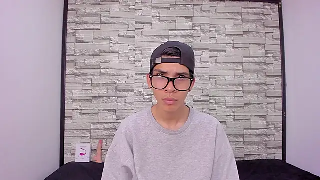 Snapshot of dave_925_ chatting on April 2, 6:16 pm dave 925 online show from April 2, 6:16 pm