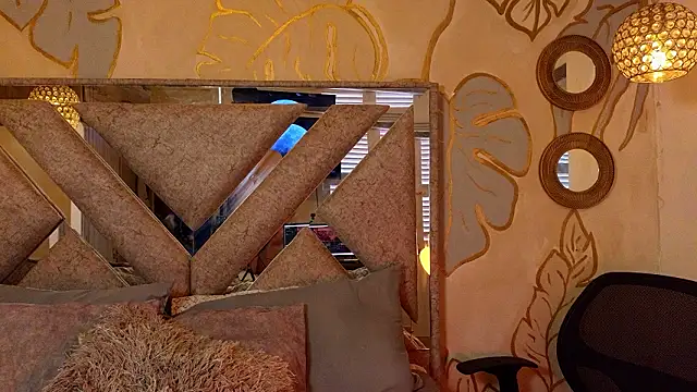 Snapshot of Tinocrow chatting on March 30, 3:02 pm Tinocrow online show from March 30, 3:02 pm