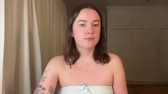 Snapshot of summerxo chatting on March 9, 4:49 am summerxo online show from March 9, 4:49 am