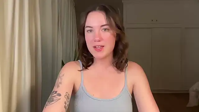 Snapshot of summerxo chatting on March 24, 2:05 am summerxo online show from March 24, 2:05 am