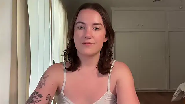 Snapshot of summerxo chatting on April 1, 6:05 pm summerxo online show from April 1, 6:05 pm