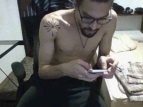 Snapshot of psycrema chatting on April 1, 10:18 pm psycrema online show from April 1, 10:18 pm