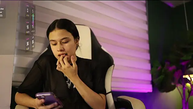 Snapshot of Danaa_Rousee_ chatting on April 4, 8:39 pm Danaa Rousee online show from April 4, 8:39 pm