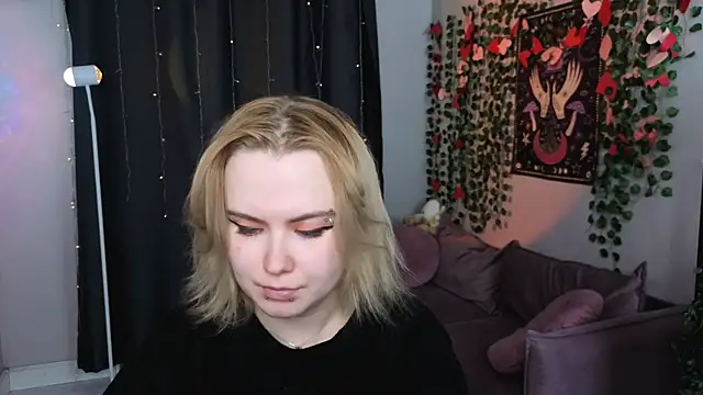 Snapshot of Fiona_Rider chatting on April 1, 10:07 pm Fiona Rider online show from April 1, 10:07 pm